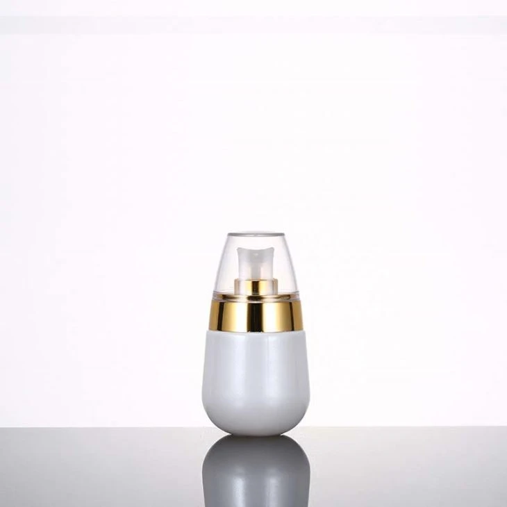 30 ml pärlvit pumpflaska